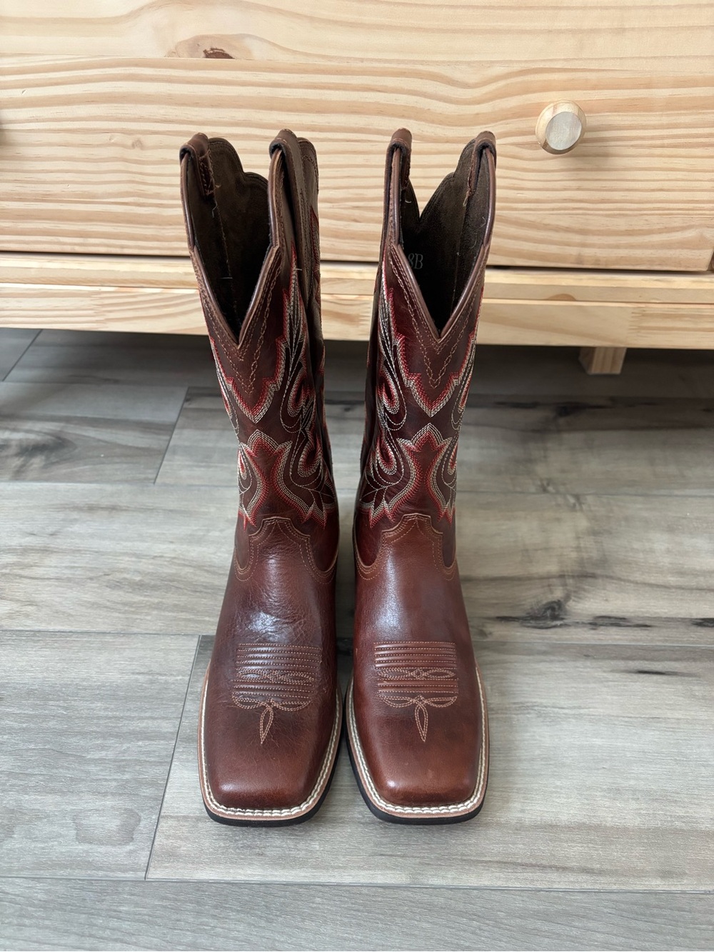Ariat women’s cowgirl boots - Picture 3 of 13